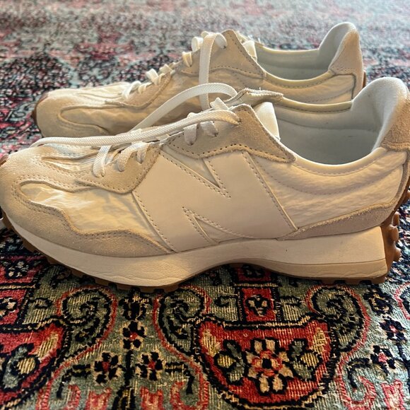 New Balance 327 Sneakers in white - Picture 4 of 9